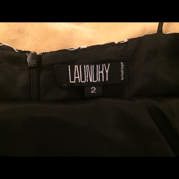 Black and white knee length dress - Picture 4 of 4